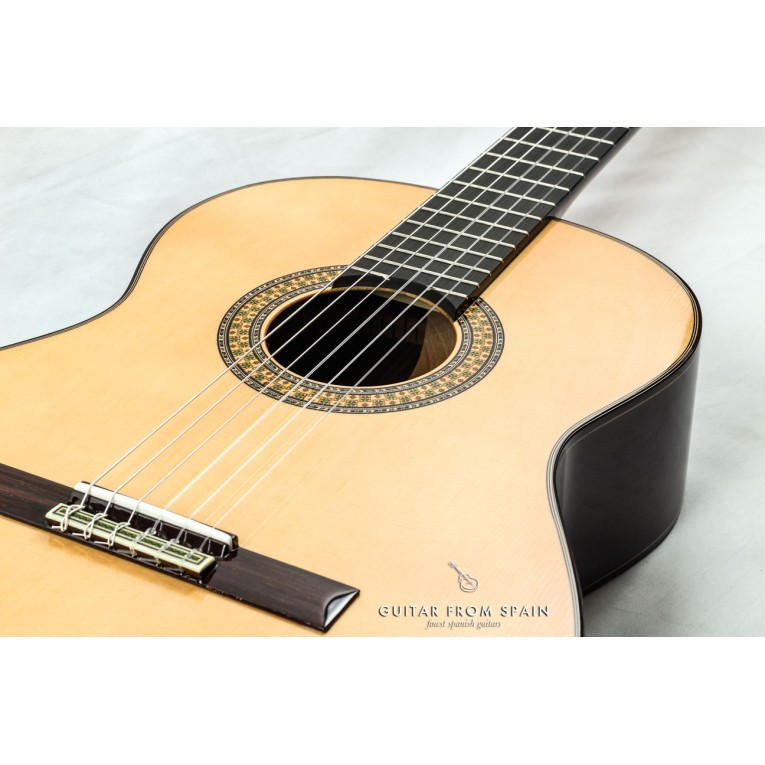 Alhambra 9P Ebony Rosewood Nylon-string Classical Guitar with Cedar Top Natural Classical Guitar