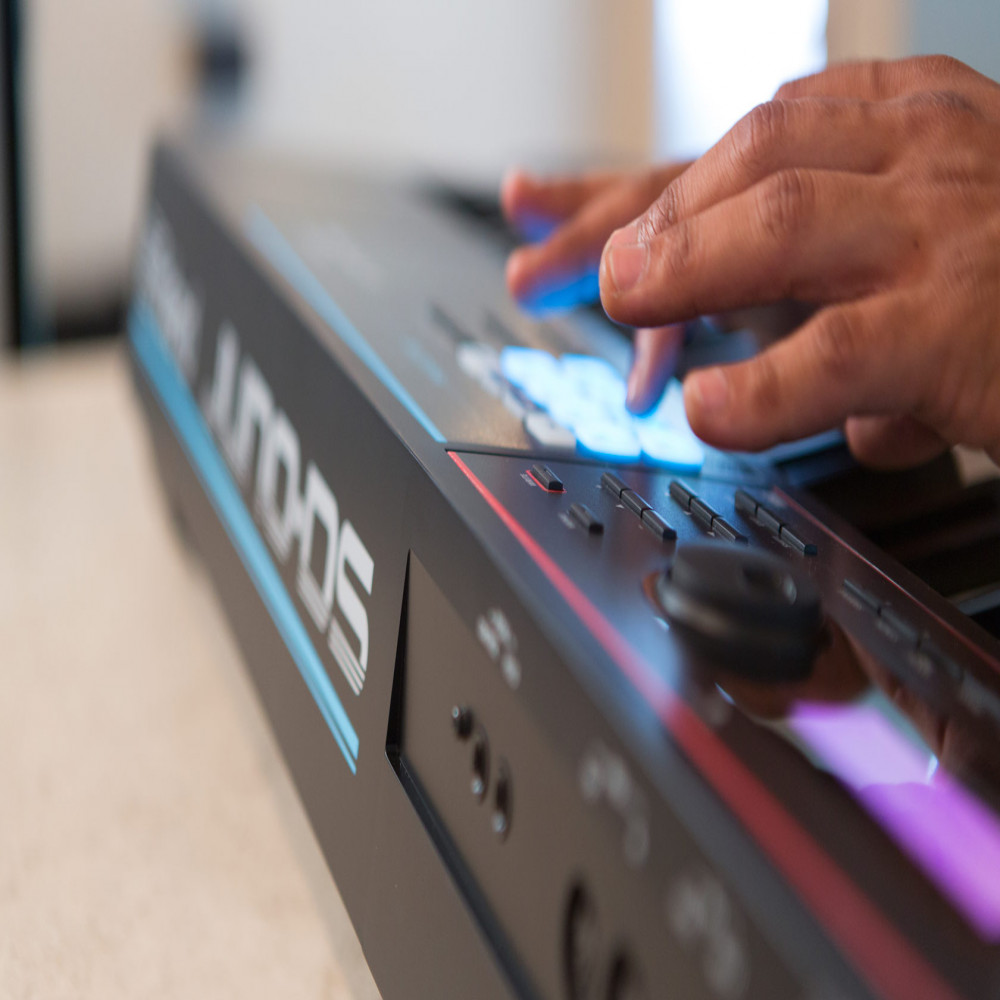 Roland JUNO-DS88 Synthesizer